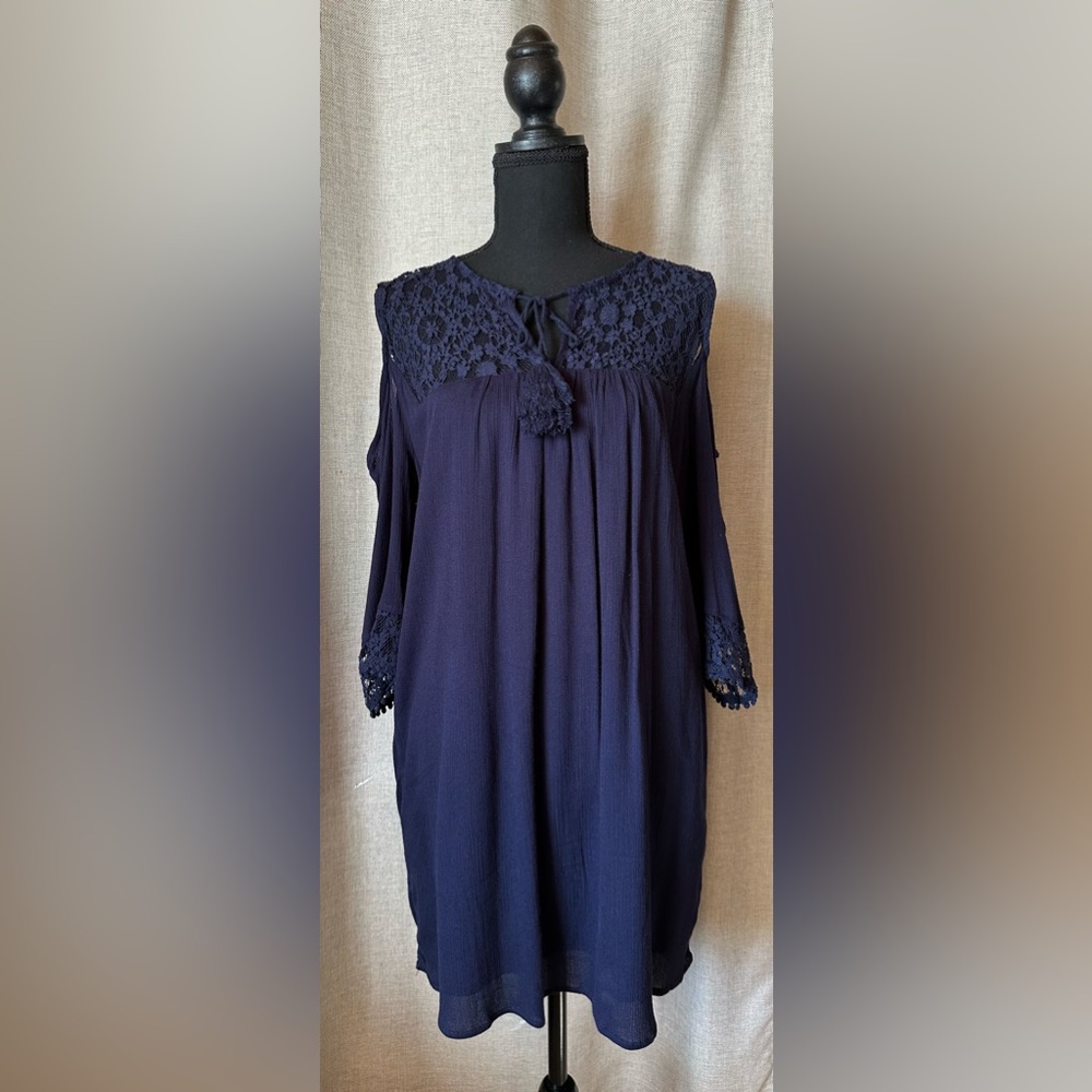 Heartloom•sheath/column/shift dress•size small•cold shoulder•tassels•navy•rayon